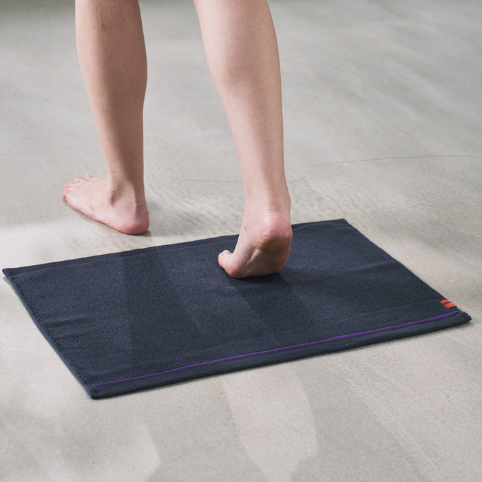 おしゃれバスマット〈ダークグレー〉洗えるタオル地の足拭き・風呂マット